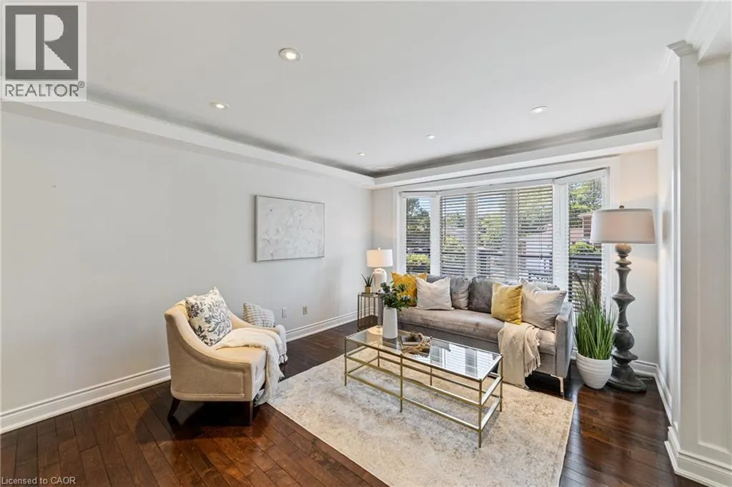 1363 HARMSWORTH Square