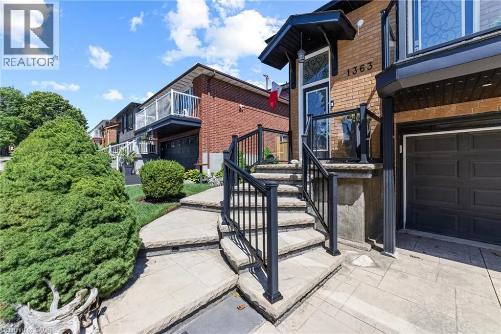 1363 HARMSWORTH Square