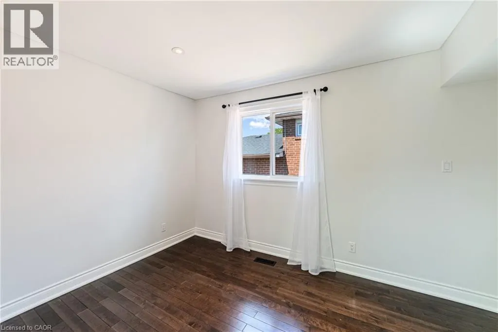 1363 HARMSWORTH Square