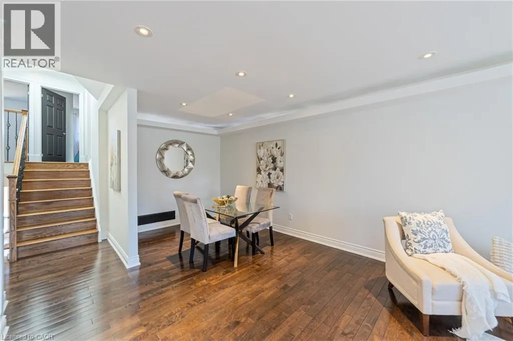1363 HARMSWORTH Square