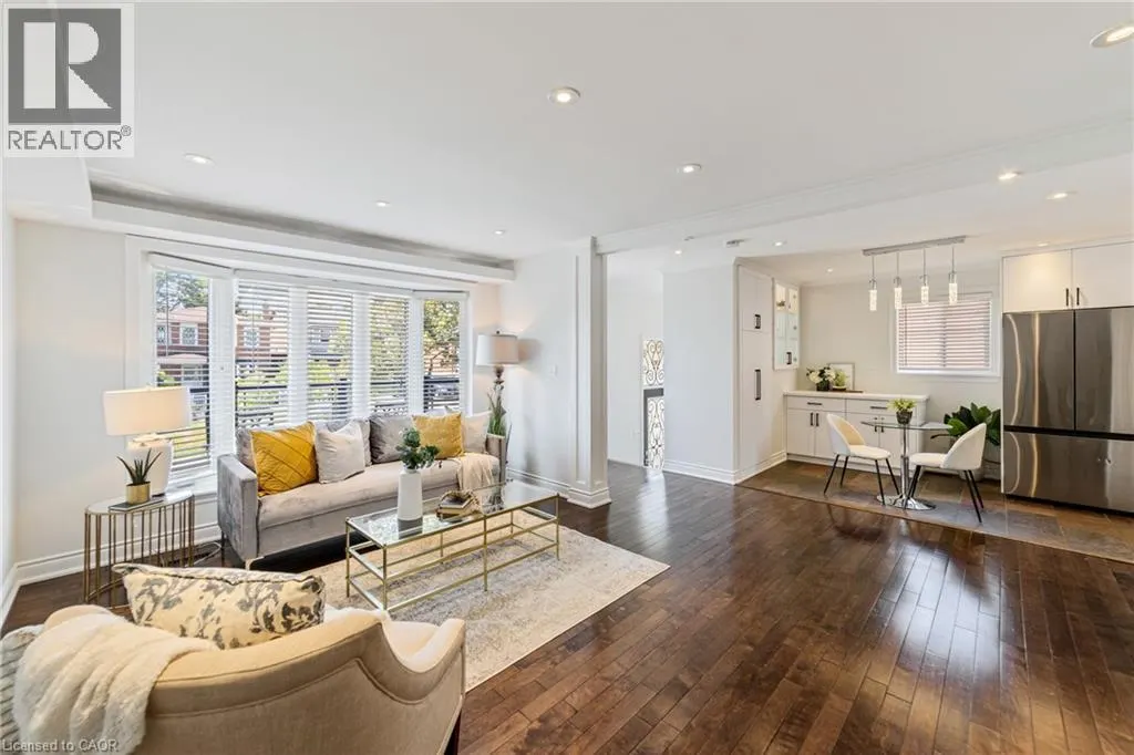 1363 HARMSWORTH Square