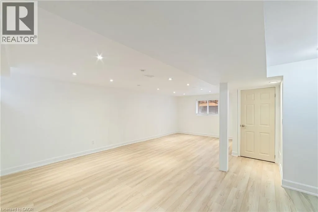 1363 HARMSWORTH Square