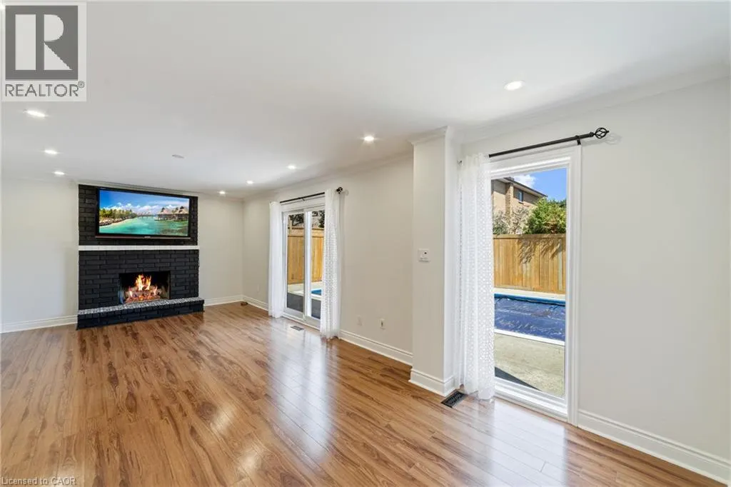 1363 HARMSWORTH Square