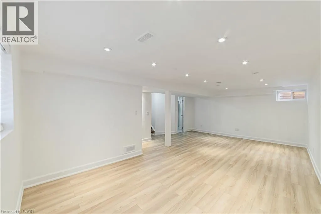 1363 HARMSWORTH Square