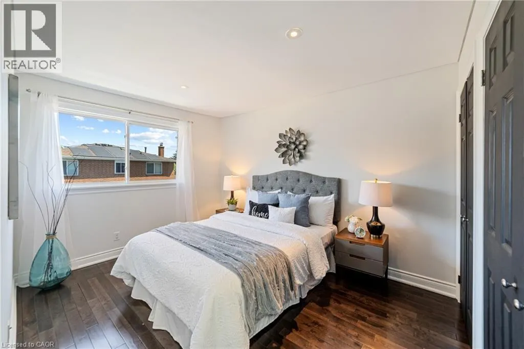 1363 HARMSWORTH Square