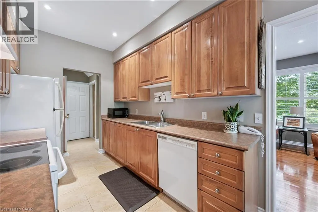 300 RAVINEVIEW Way Unit# 33, #33