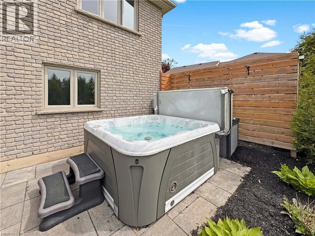 25 BRADBURY Crescent
