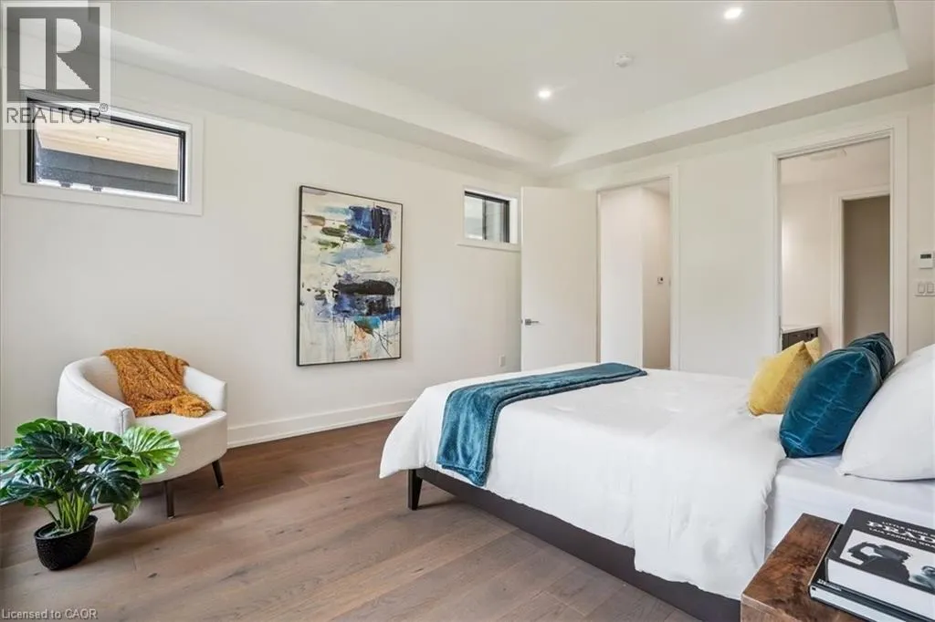 1613G LOOKOUT Street