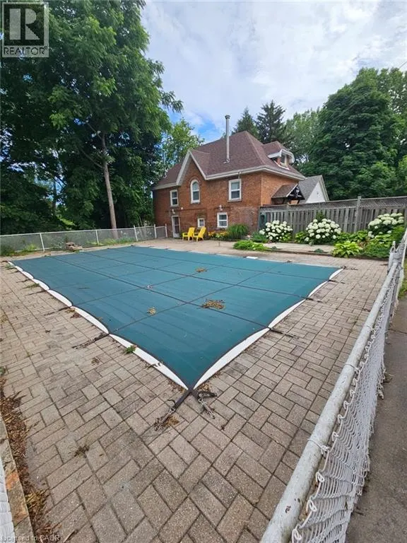 463 KING Street W