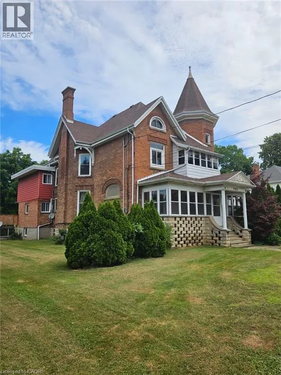 463 KING Street W