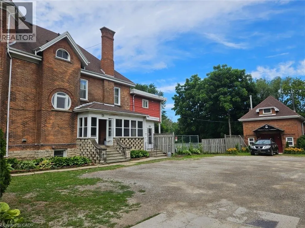 463 KING Street W