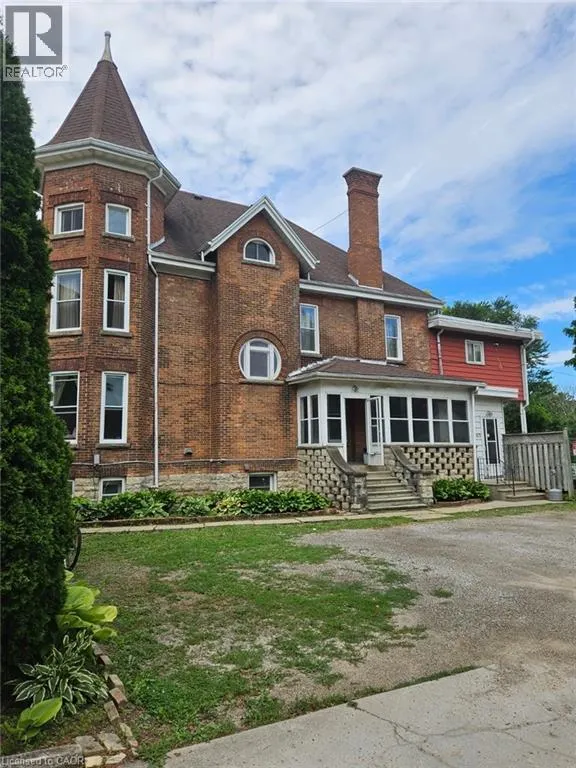 463 KING Street W