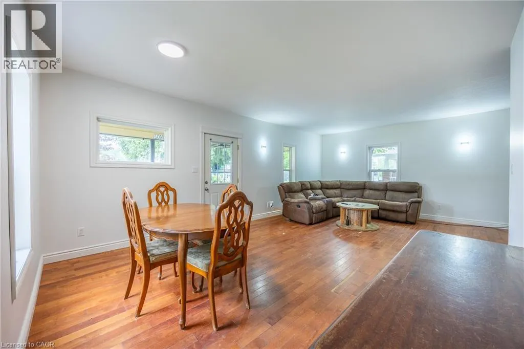 263 MAIN Street E
