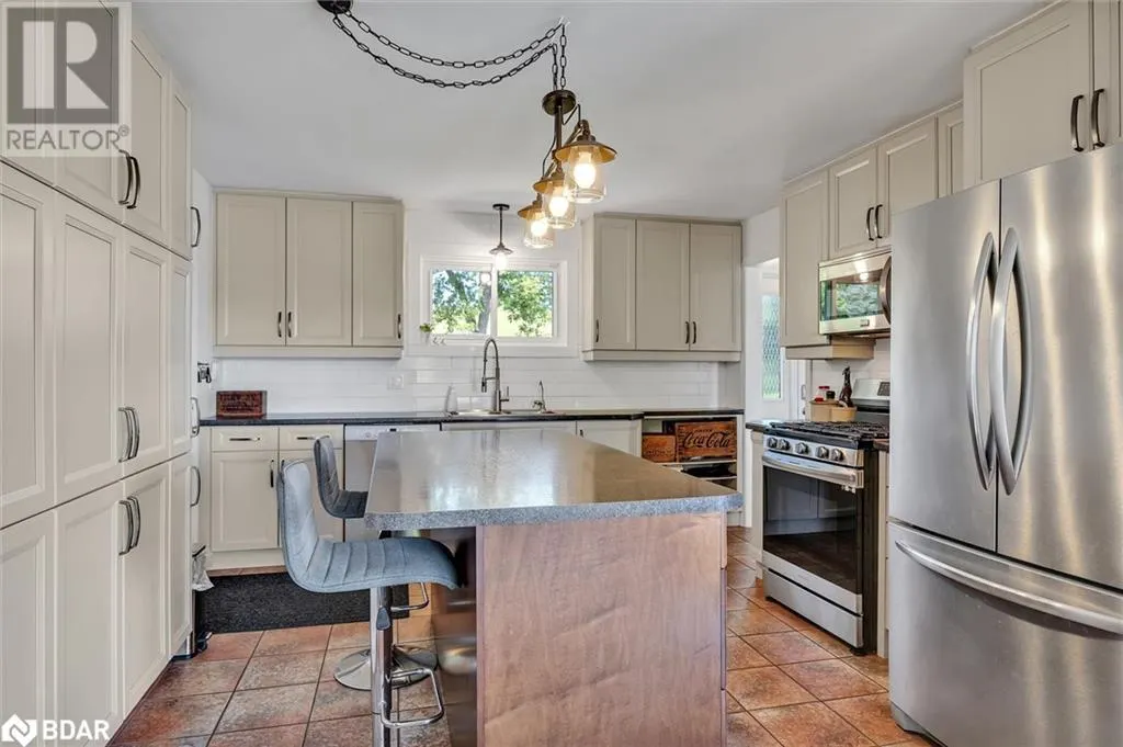 112 CLEARVIEW Drive