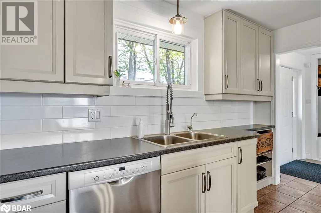 112 CLEARVIEW Drive