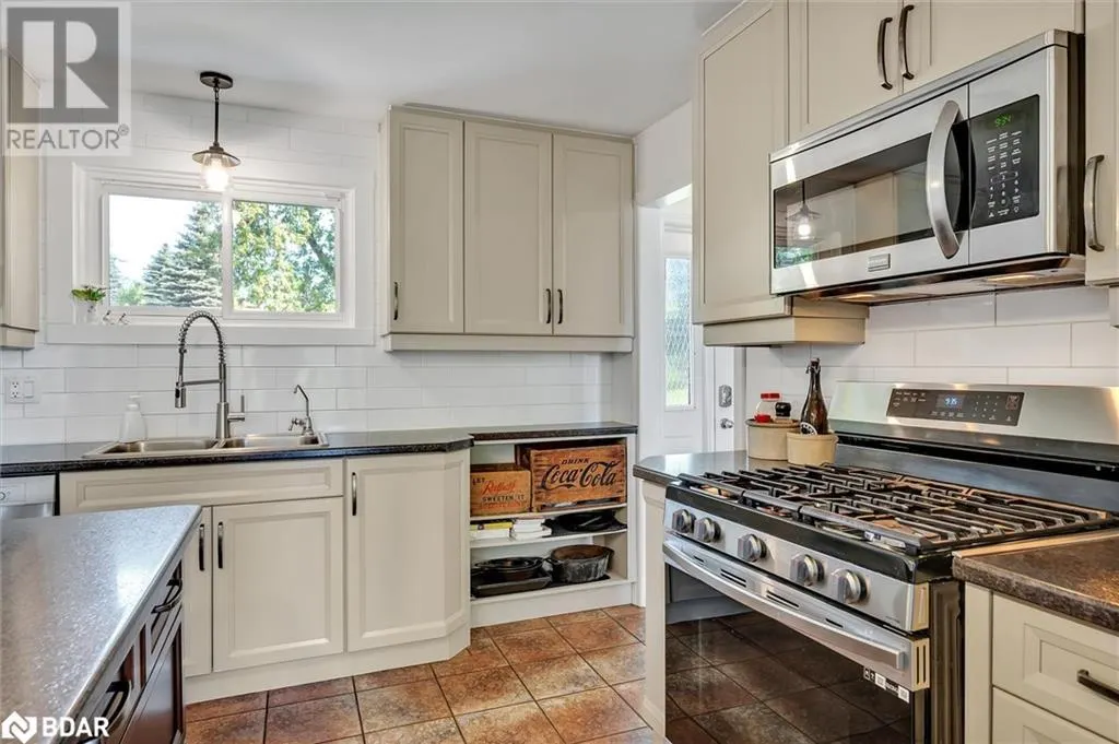 112 CLEARVIEW Drive