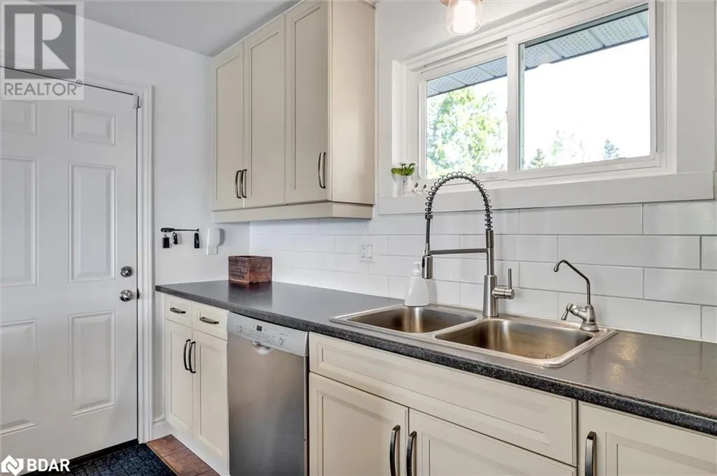112 CLEARVIEW Drive