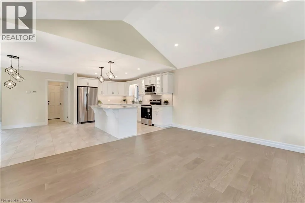 4 LIVINGSTON Drive