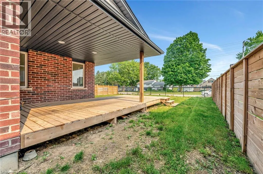 4 LIVINGSTON Drive