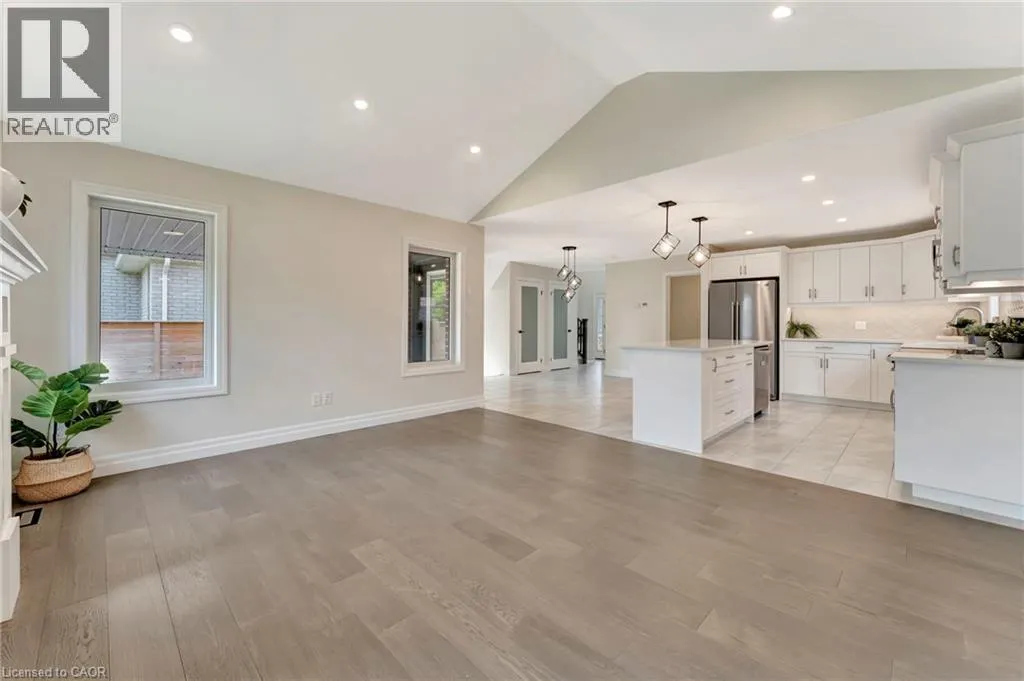 4 LIVINGSTON Drive