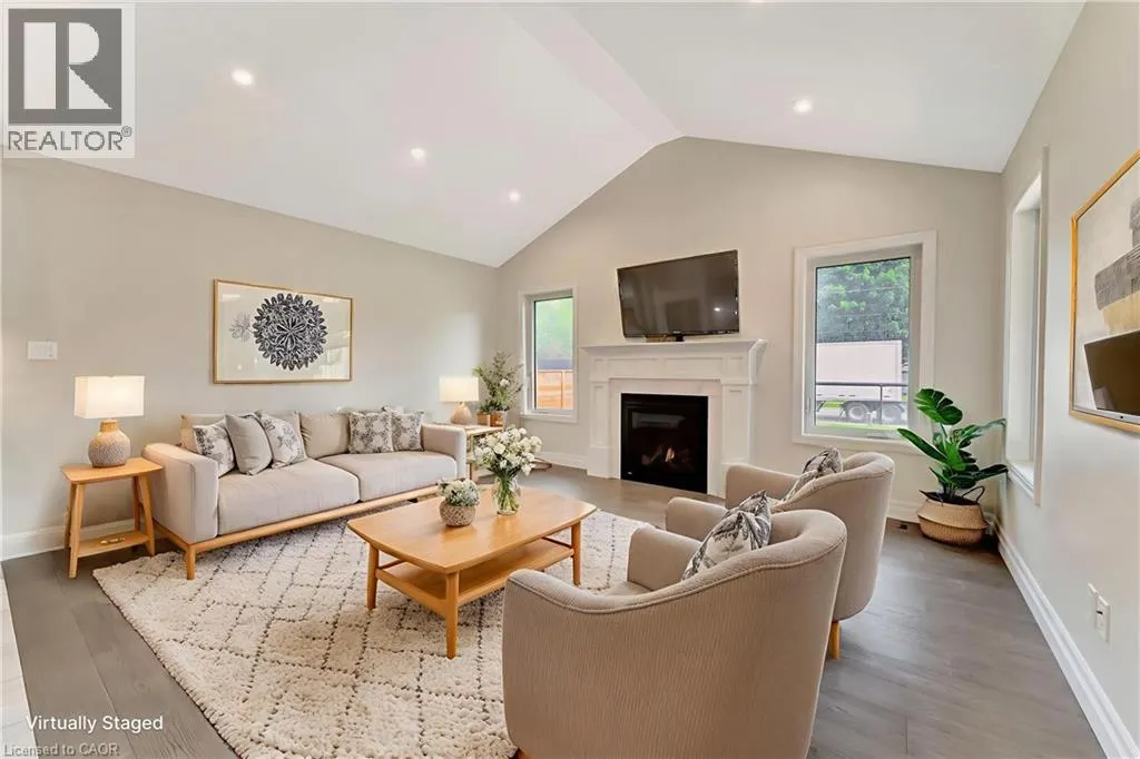 4 LIVINGSTON Drive