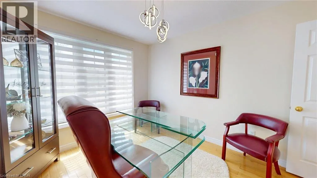 87 SCHRODER Crescent