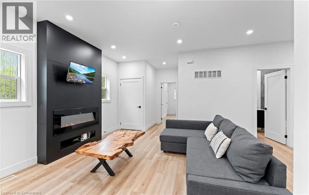 44 SUNNYSHORE PARK Drive