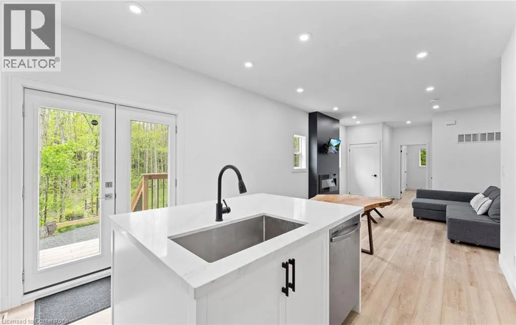 44 SUNNYSHORE PARK Drive
