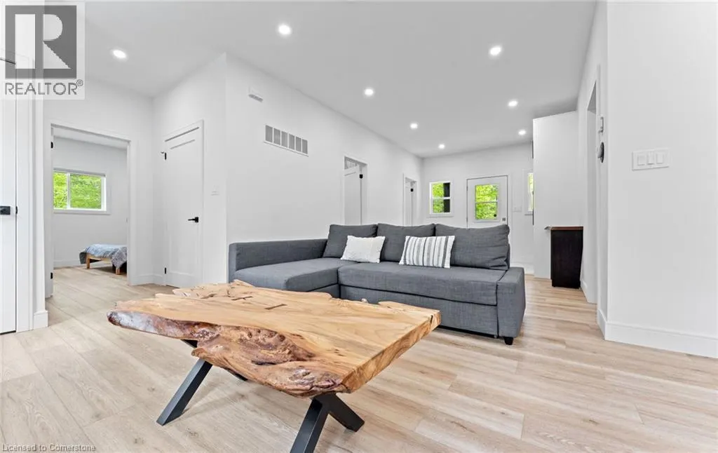 44 SUNNYSHORE PARK Drive