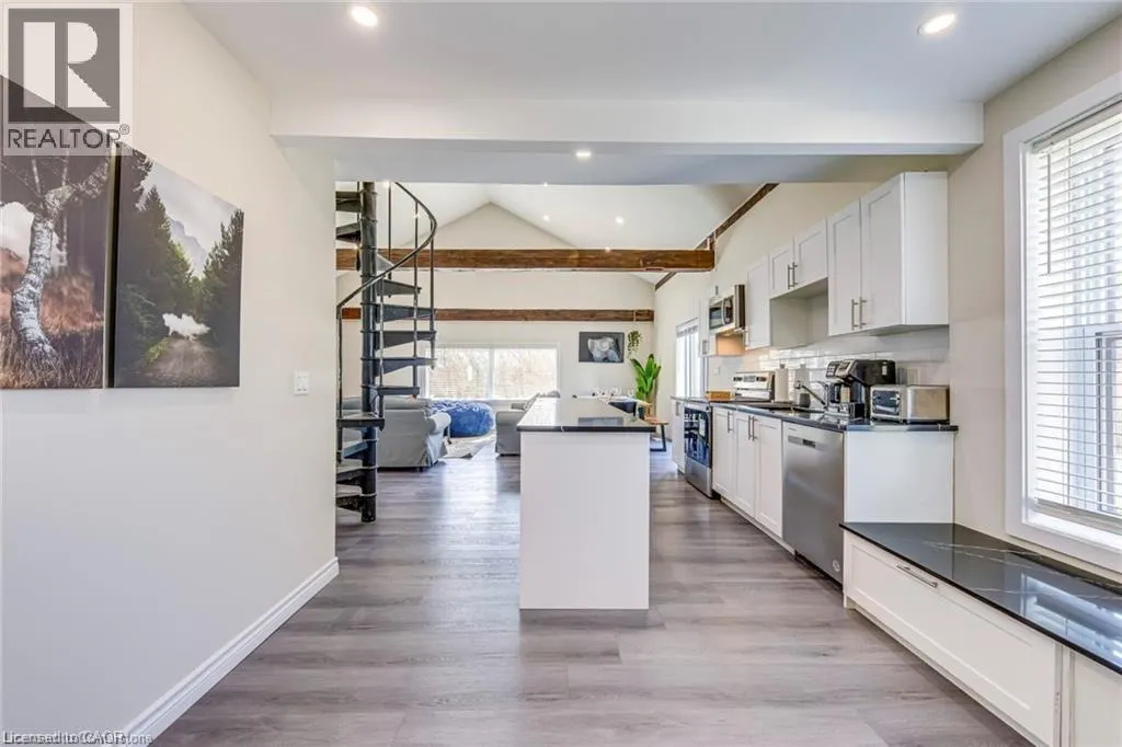 3590 LAKESHORE Road