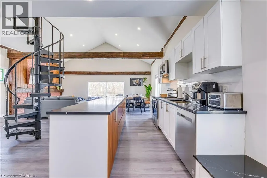 3590 LAKESHORE Road