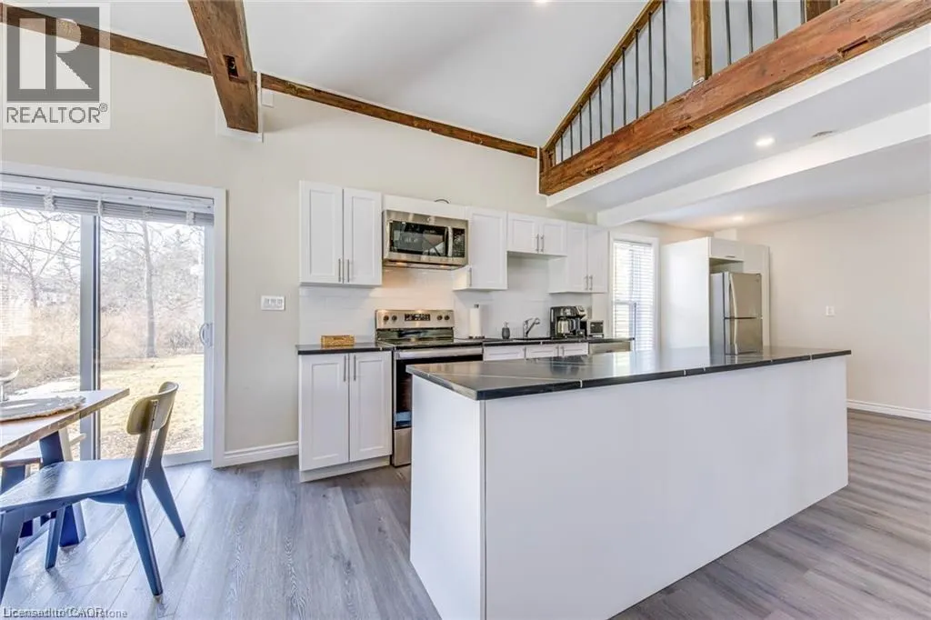 3590 LAKESHORE Road