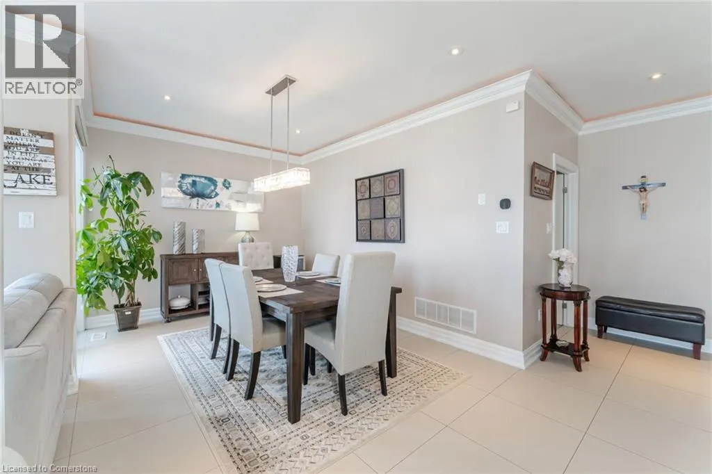64 SEABREEZE Crescent