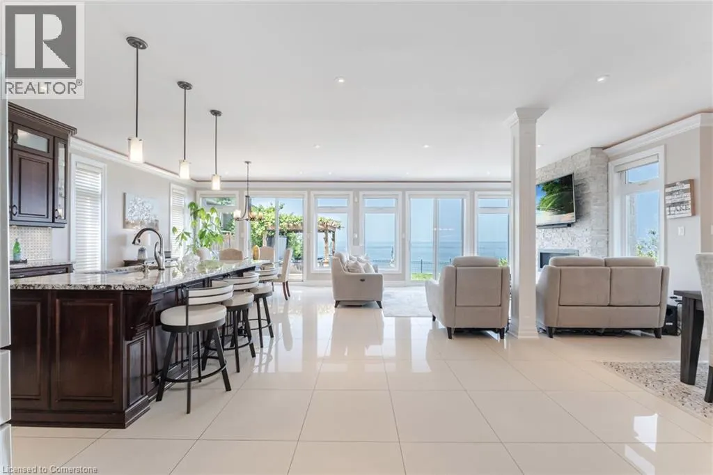 64 SEABREEZE Crescent