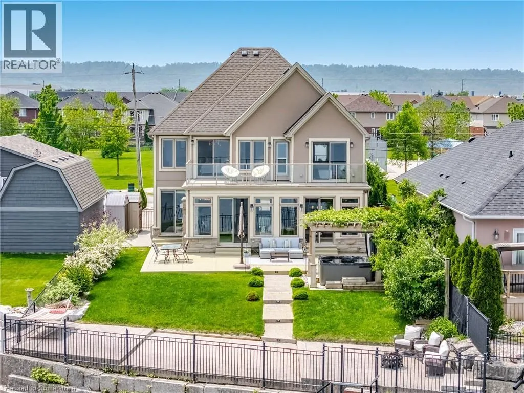 64 SEABREEZE Crescent