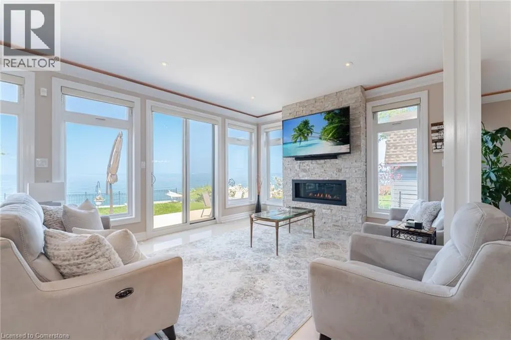 64 SEABREEZE Crescent