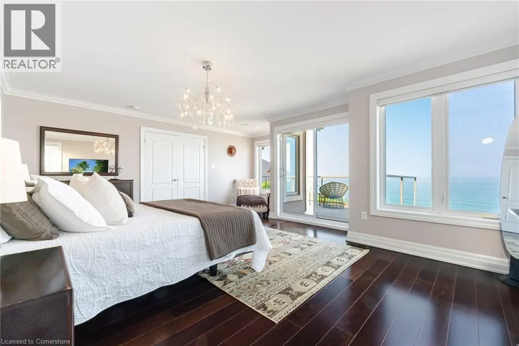 64 SEABREEZE Crescent