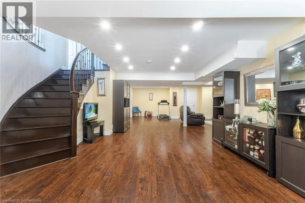 64 SEABREEZE Crescent