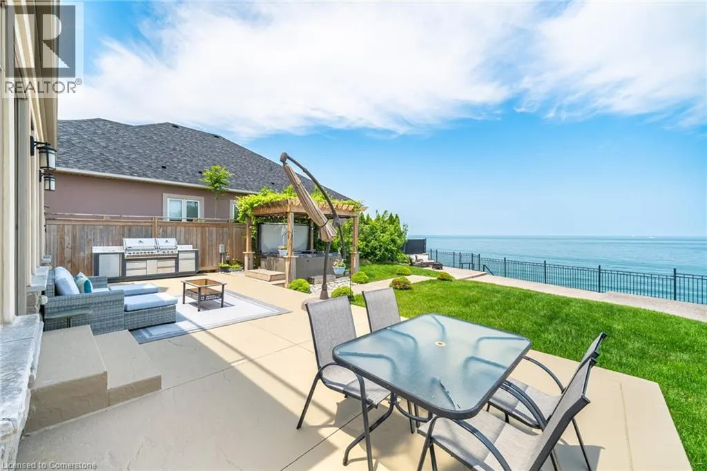 64 SEABREEZE Crescent