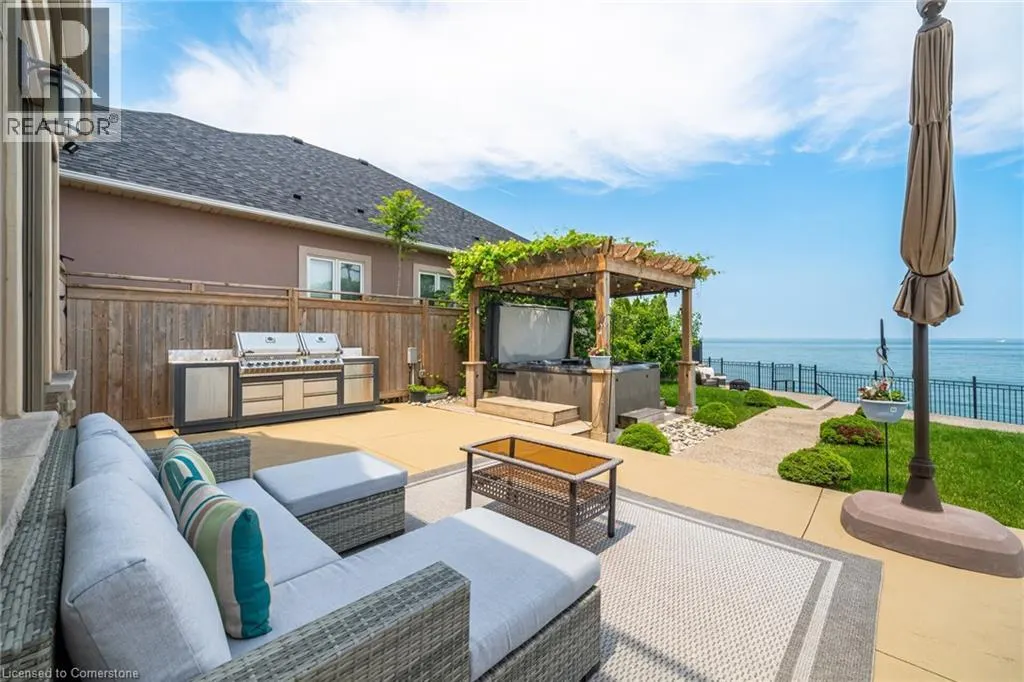 64 SEABREEZE Crescent
