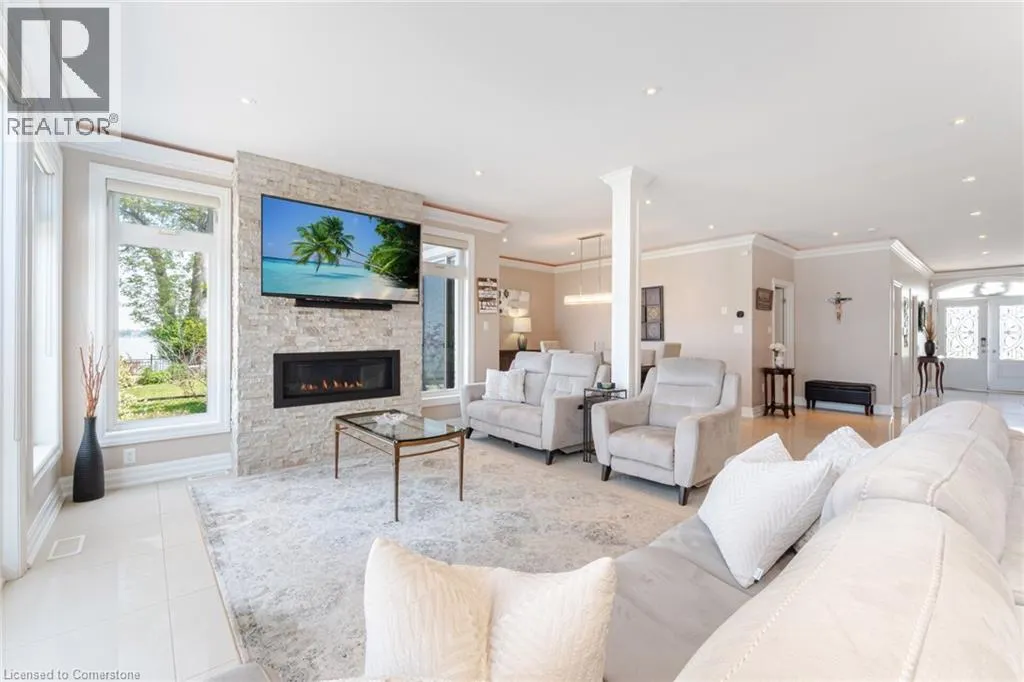64 SEABREEZE Crescent