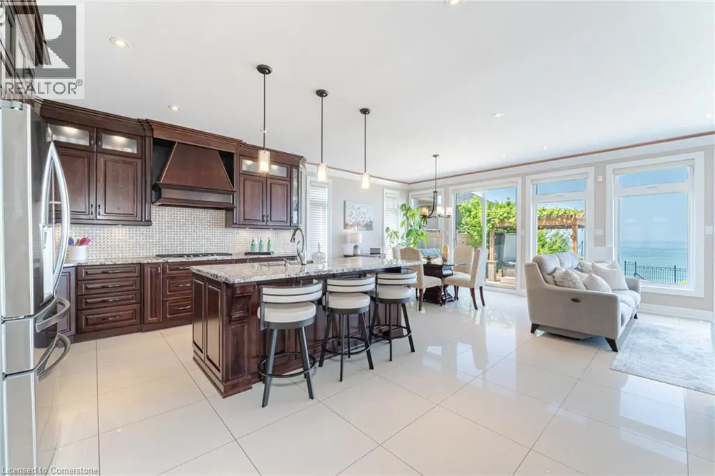 64 SEABREEZE Crescent