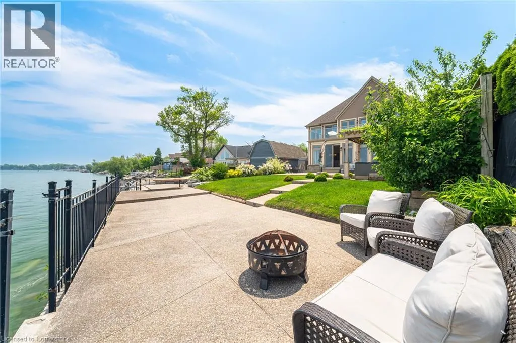 64 SEABREEZE Crescent