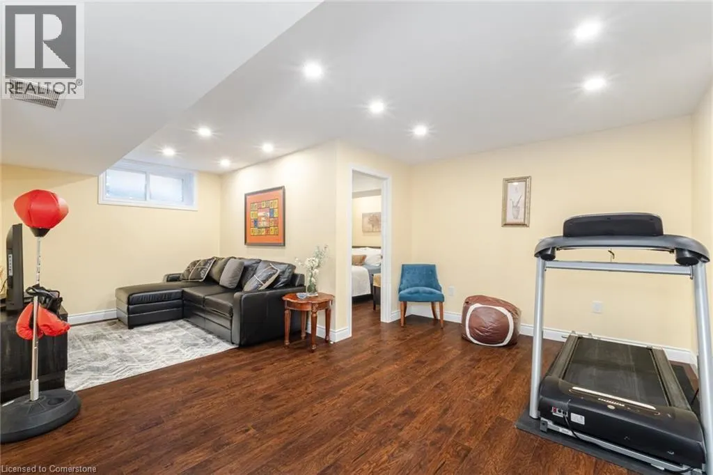 64 SEABREEZE Crescent