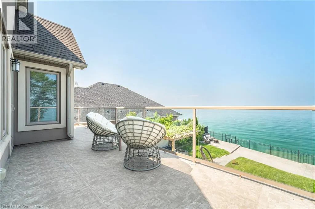 64 SEABREEZE Crescent