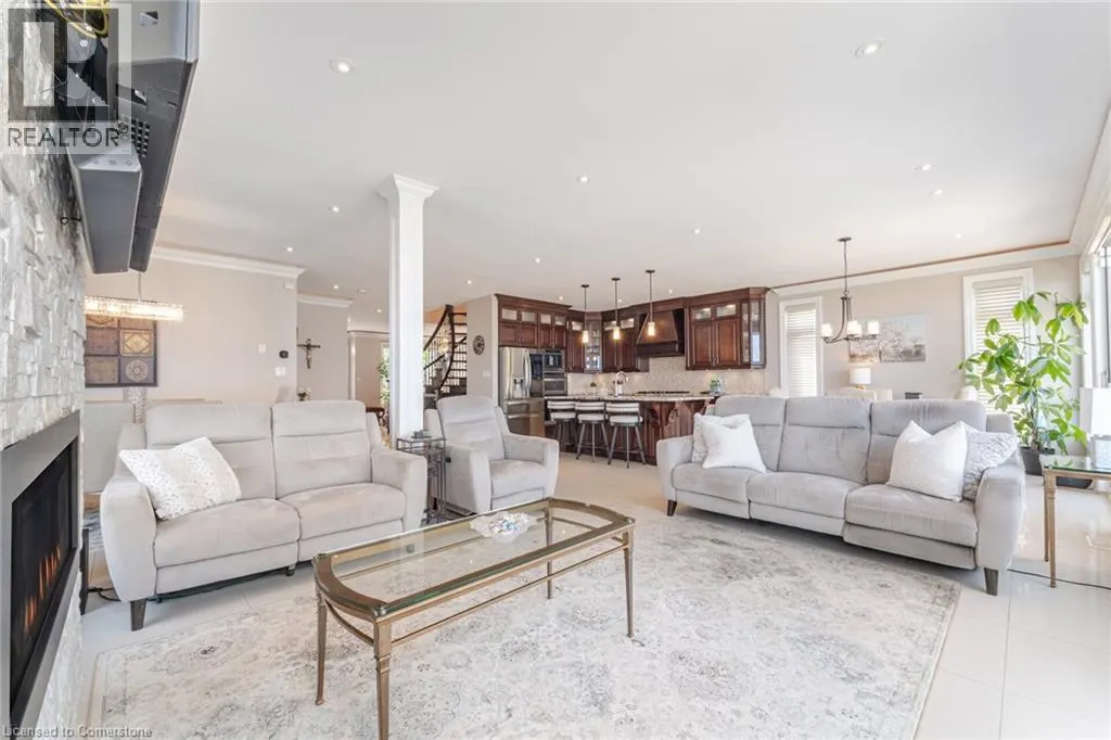 64 SEABREEZE Crescent