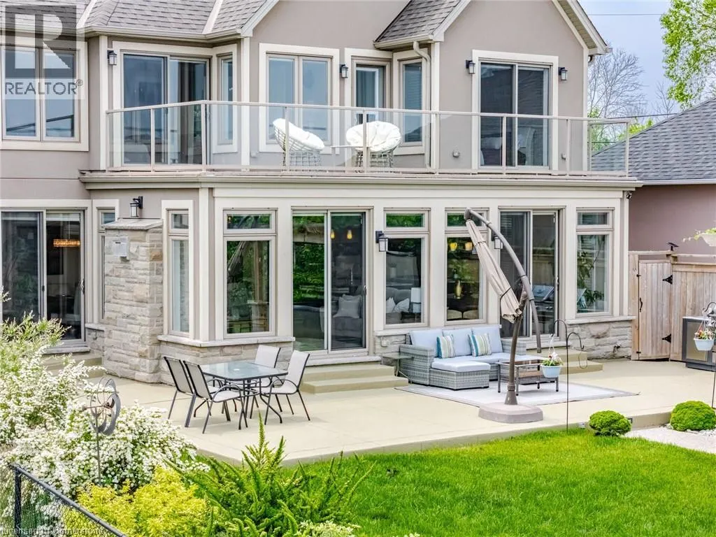 64 SEABREEZE Crescent