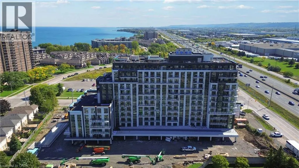 461 GREEN Road Unit# 523, #523