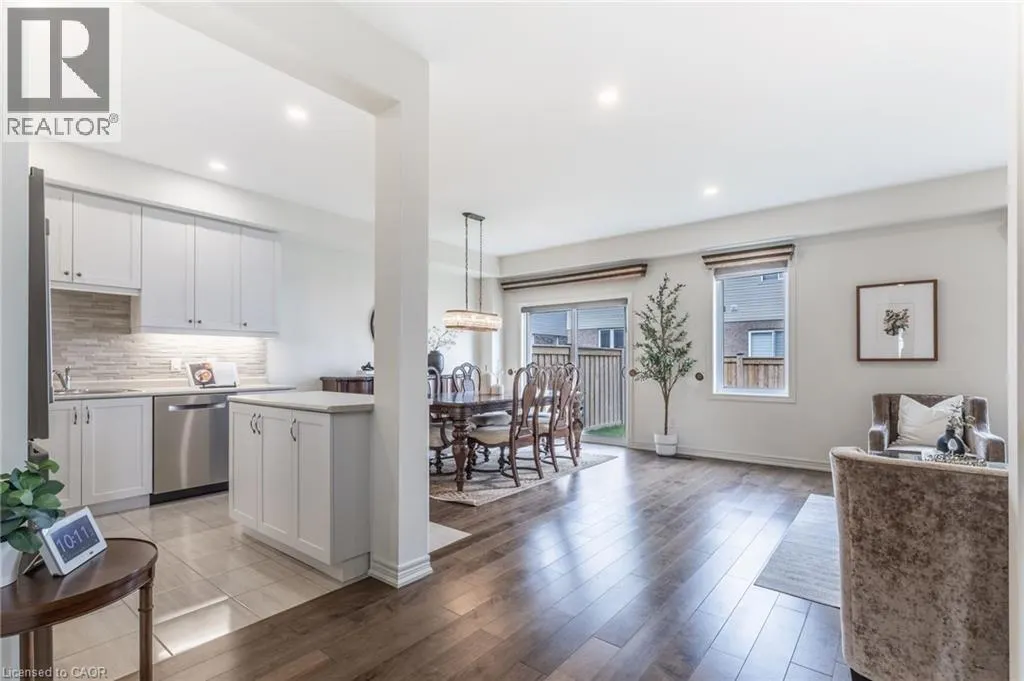 41 FOOTHILLS Lane