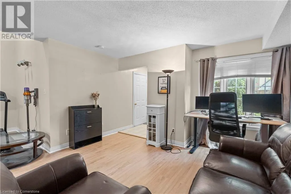 320 HAMILTON Drive Unit# 10, #10